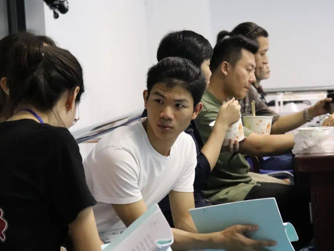 包含社区盾倒计时，华盛顿奇才清晨官宣签约，细节引发关注，引发热议，球队文化再被提及的词条